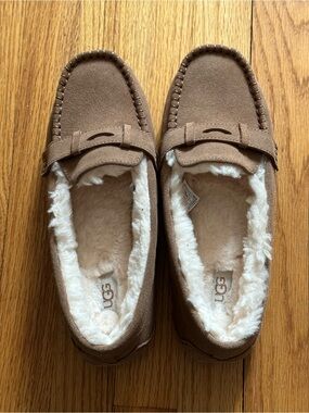 UGG Brown Suede Cozy Lined Moccasin Slippers Loafers Women’s Size 10